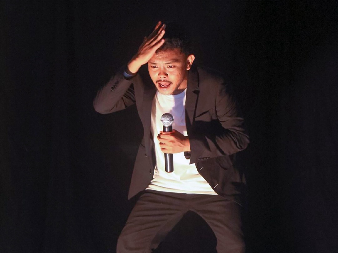 Teddy Lahinta saat mengadakan special show pertama yang bertajuk "STANDUPCOMTEDDY" | Sumber: instagram.com/teddylahinta